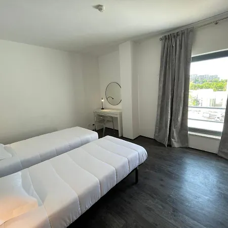 Hostel Hi Parque Nacoes - De Juventude Lisbon