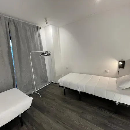 Hostel Hi Parque Nacoes - De Juventude Lissabon