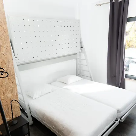 Hi Parque Nacoes - De Juventude Hostel Lisbon