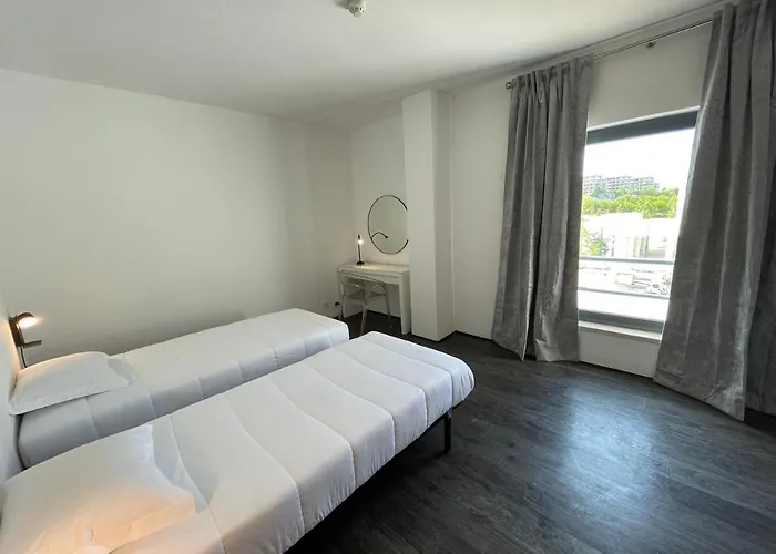 Hostel Hi Parque Nacoes - De Juventude Lisboa